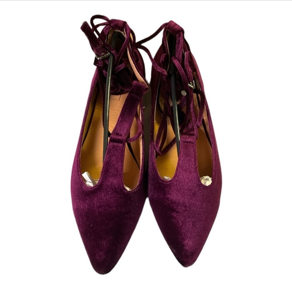 Elegant Burgundy Velvet Flats size 8 Shoes
